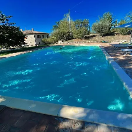 Todi Poolsidesleeps 10exclusive Poolwalk To Todi 5 Kmsrestaurant 05 Kms Villa