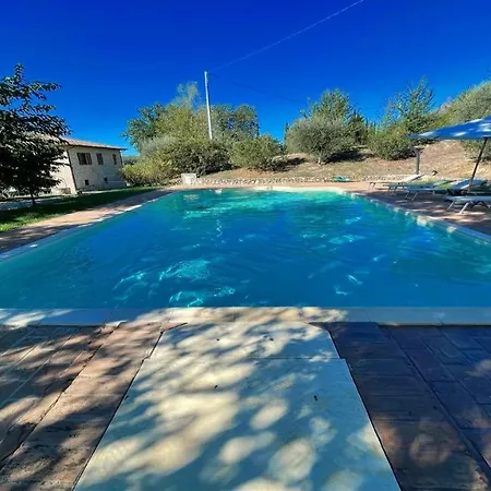 Todi Poolsidesleeps 10exclusive Poolwalk To Todi 5 Kmsrestaurant 05 Kms Villa Petroro