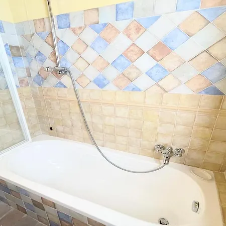 Todi Poolsidesleeps 10exclusive Poolwalk To Todi 5 Kmsrestaurant 05 Kms * Petroro