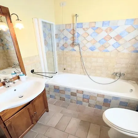 Todi Poolsidesleeps 10exclusive Poolwalk To Todi 5 Kmsrestaurant 05 Kms Villa *
