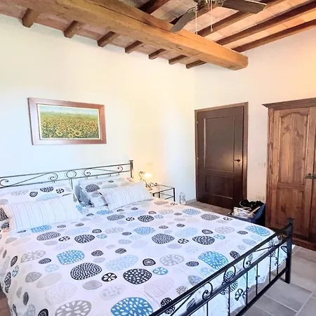Todi Poolsidesleeps 10exclusive Poolwalk To Todi 5 Kmsrestaurant 05 Kms Villa Petroro