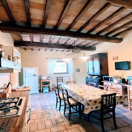 Todi Poolsidesleeps 10exclusive Poolwalk To Todi 5 Kmsrestaurant 05 Kms * Petroro