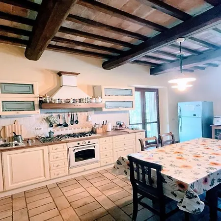 Todi Poolsidesleeps 10exclusive Poolwalk To Todi 5 Kmsrestaurant 05 Kms Villa