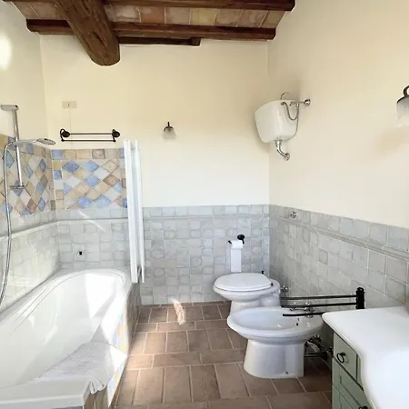 Todi Poolsidesleeps 10exclusive Poolwalk To Todi 5 Kmsrestaurant 05 Kms Petroro
