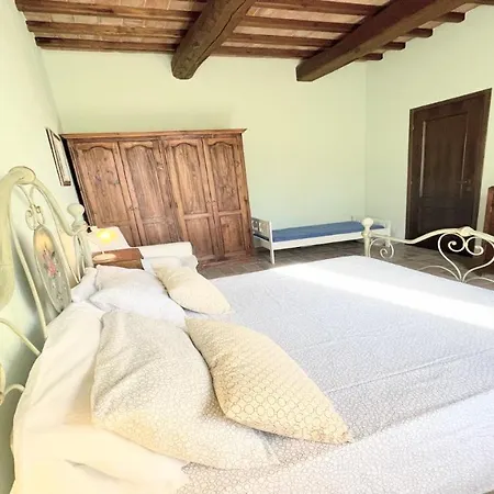 Todi Poolsidesleeps 10exclusive Poolwalk To Todi 5 Kmsrestaurant 05 Kms Villa *