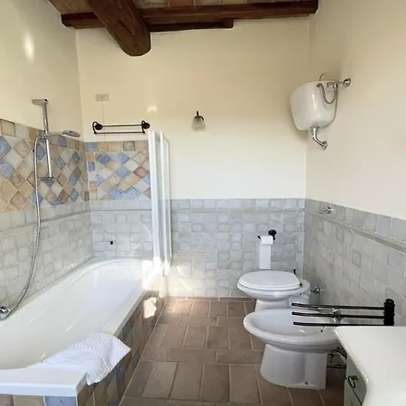 Todi Poolsidesleeps 10exclusive Poolwalk To Todi 5 Kmsrestaurant 05 Kms * Petroro