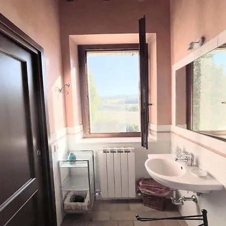 Todi Poolsidesleeps 10exclusive Poolwalk To Todi 5 Kmsrestaurant 05 Kms Petroro